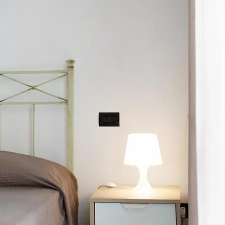 Bilocale Cilea Con Balcone Varazze