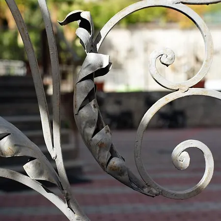 Bilocale Cilea Con Balcone Varazze